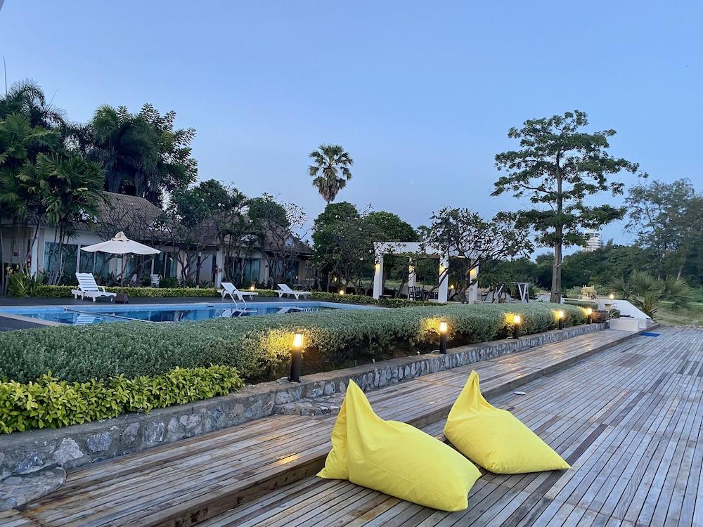 Chez Nous Boutique Resort Haad Chao Samran Esterno foto