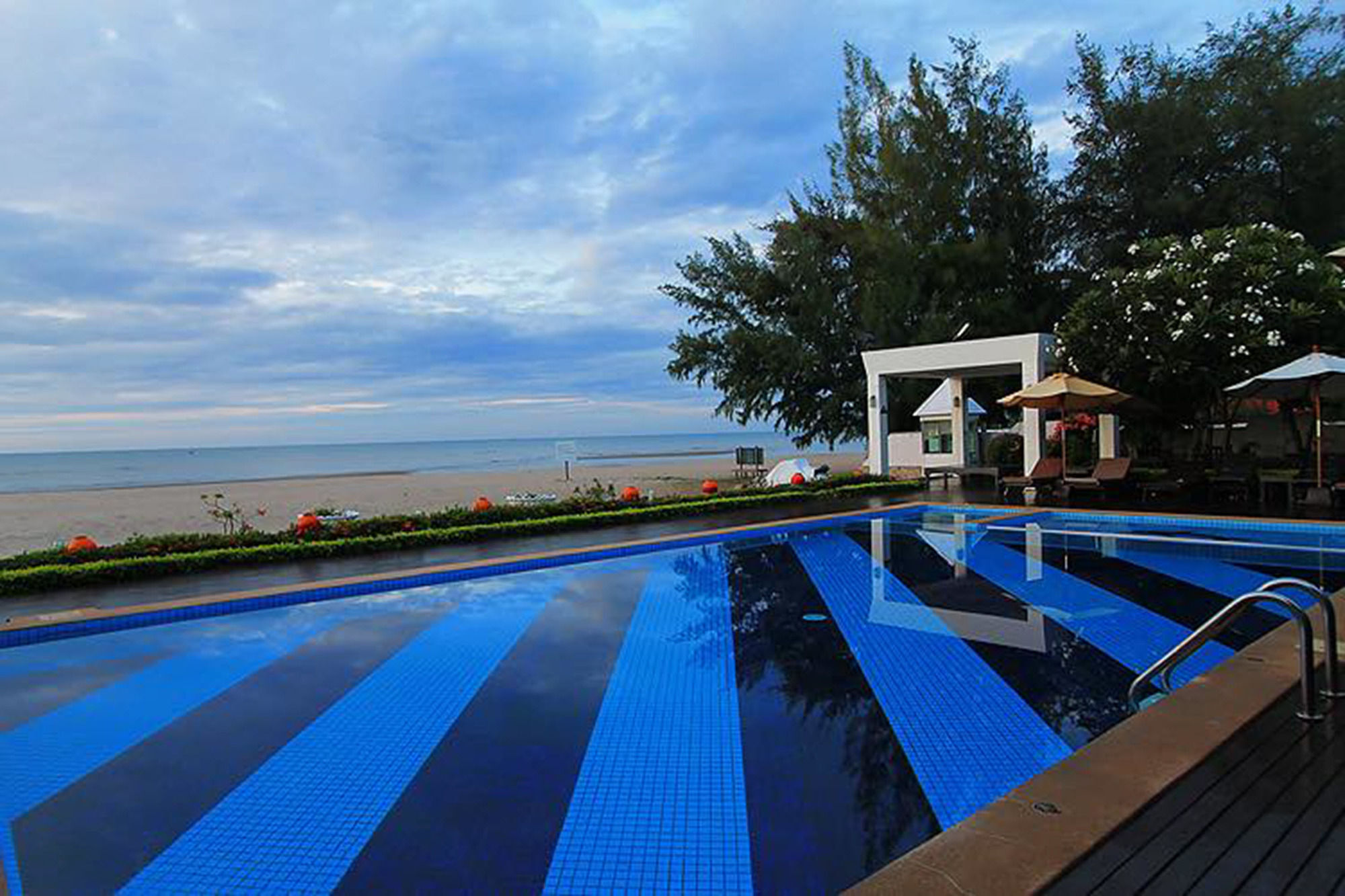 Chez Nous Boutique Resort Haad Chao Samran Esterno foto